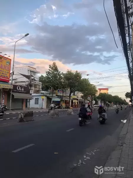 Bán nhà đẹp 4 tầng mặt tiền Lê Hồng Phong, Phước Long, Nha Trang giá chỉ 9,1 tỉ