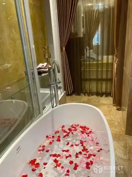 Bán nhà đẹp 4 tầng mặt tiền Lê Hồng Phong, Phước Long, Nha Trang giá chỉ 9,1 tỉ