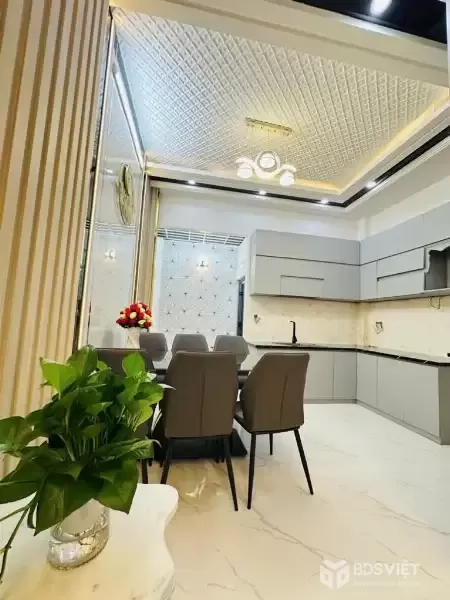 Bán nhà đẹp full nội thất, KDC đồng bộ, xe hơi vào tận nhà, chỉ 5 phút đến Quận 7