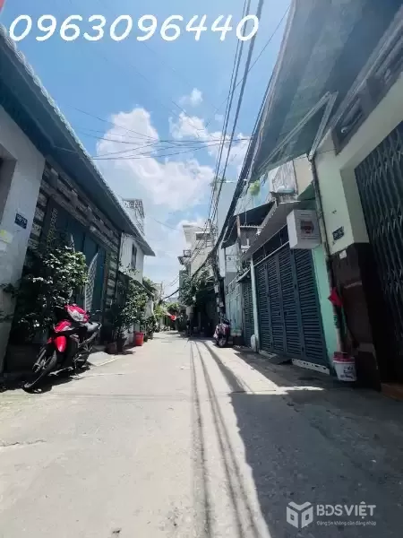 Bán dãy nhà 2 tầng hẻm xe hơi gần Bùi Văn Ba Quận 7 thu nhập cho thuê ổn định