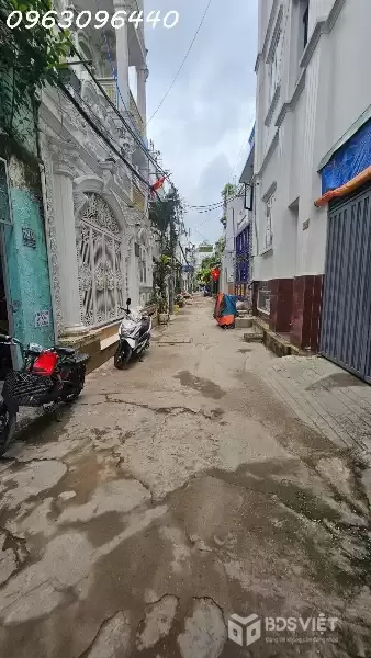 Bán dãy nhà 2 tầng hẻm xe hơi gần Bùi Văn Ba Quận 7 thu nhập cho thuê ổn định