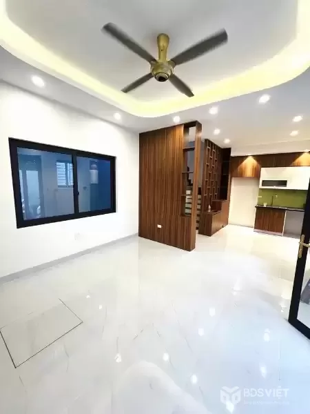 LẠC LONG QUÂN DT 72M X 5 TẦNG MẶT TIỀN 6,5M NGÕ 3M GIÁ 11,5 TỶ