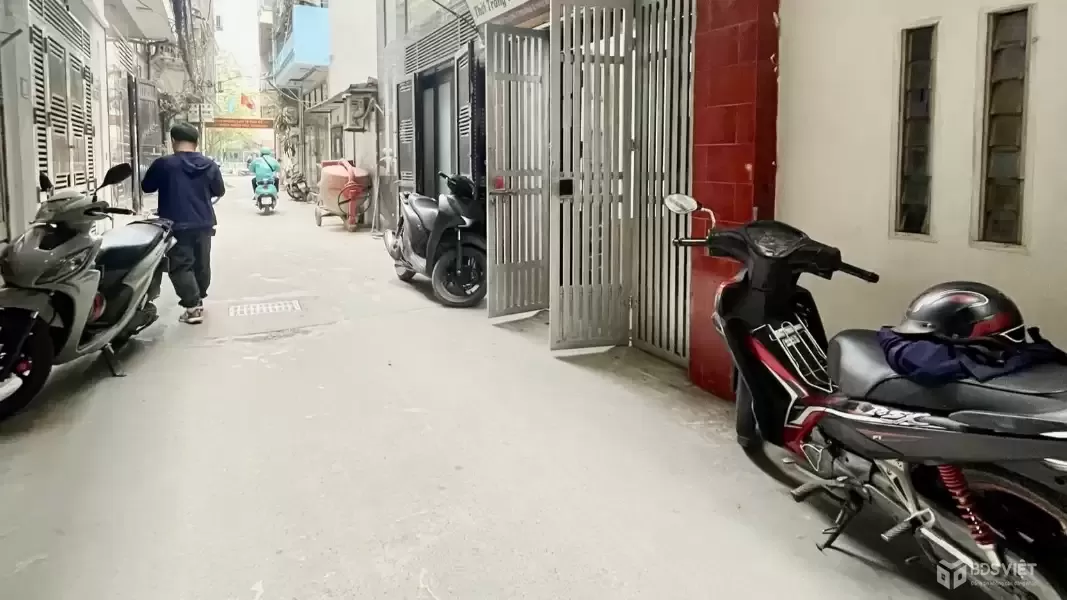 Bán nhà phố Trịnh Đình Cửu - Hoàng Mai –PHÂN LÔ ĐẸP – Ô TÔ ĐỖ CỬA – NGÕ THÔNG - CHỈ 10,89T