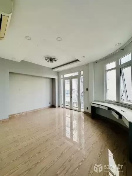 Bán nhà mặt phố 5 tầng ngang 7.2m Đường Cộng Hòa, P. Tân Thành