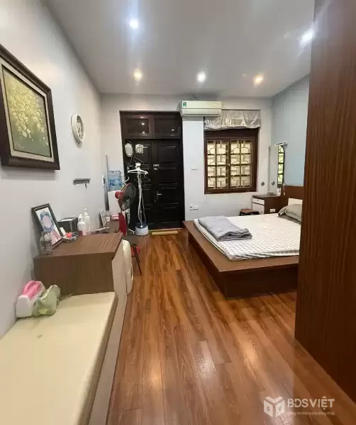 PHỐ CẦU GIẤY, NHÀ 4T ĐẸP DÂN XÂY, GẦN HỒ, Ô TÔ ĐỖ GẦN - 50M2, 11.6 TỶ
