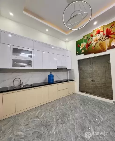 SIÊU PHẨM LẠC LONG QUÂN, NHÀ MỚI Ở NGAY, NỘI THẤT XỊN, 5T x 35M2, 8.33 TỶ