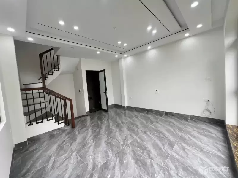 Cần bán Căn góc đã hoàn thiện, 6 tầng, full nội thất  xịn xò, tổ 8 Thạch Bàn