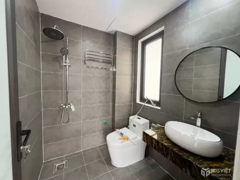 Cần bán Căn góc đã hoàn thiện, 6 tầng, full nội thất  xịn xò, tổ 8 Thạch Bàn