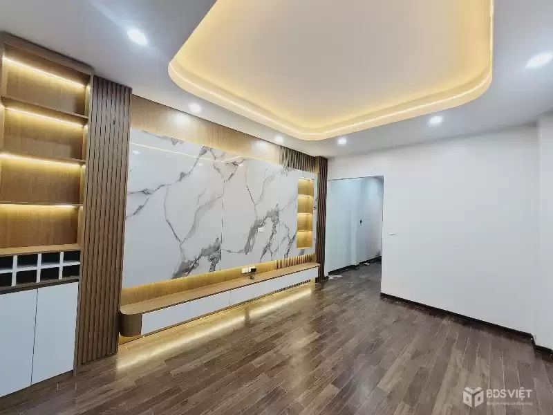 Bán nhà 5 tầng, ô tô đỗ cửa – Ngõ thẳng, cách phố Cầu Giấy chỉ 50m – Giá 15.5 tỷ