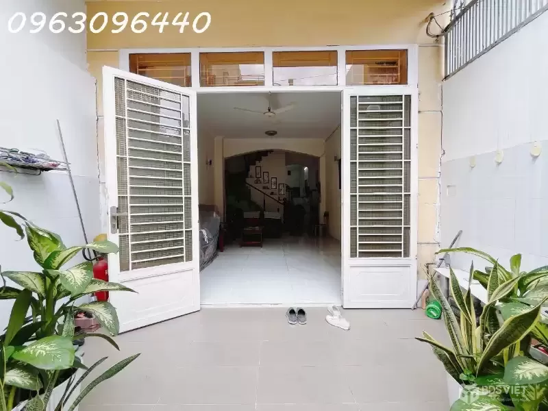 Bán Nhà 2 Tầng 80m² Hẻm Rộng 8m Quận 7 – Giá 8.9 Tỷ – Sổ Đỏ Chính Chủ