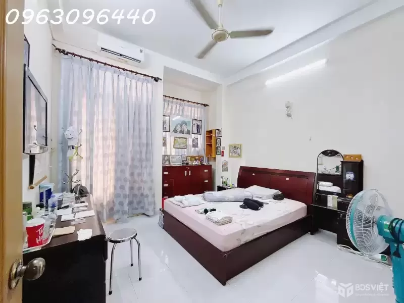 Bán Nhà 2 Tầng 80m² Hẻm Rộng 8m Quận 7 – Giá 8.9 Tỷ – Sổ Đỏ Chính Chủ