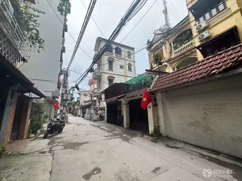 Nhà mới Lạc Long Quân - ngõ thông - thang máy - 5 tầng giá nhỉnh 12 tỷ.