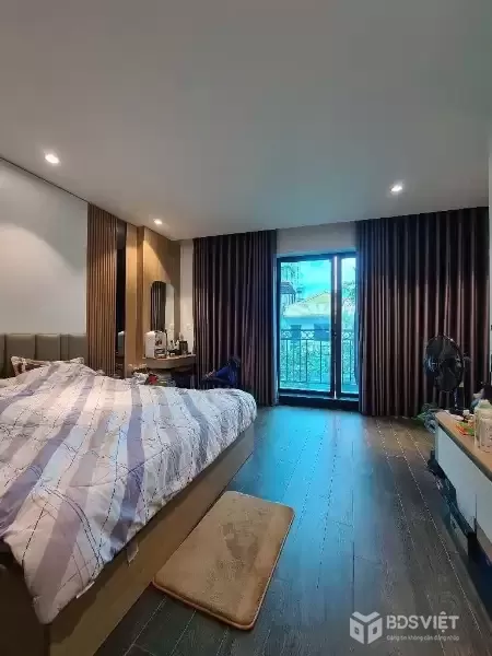 ĐÊ LA THÀNH 42M-15,5 TỶ-Ô TÔ QUA NHÀ,NGÕ THÔNG,KINH DOANH,THANG MÁY,20M RA PHỐ