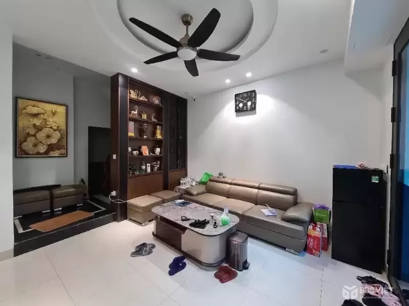 ĐÊ LA THÀNH 42M-15,5 TỶ-Ô TÔ QUA NHÀ,NGÕ THÔNG,KINH DOANH,THANG MÁY,20M RA PHỐ