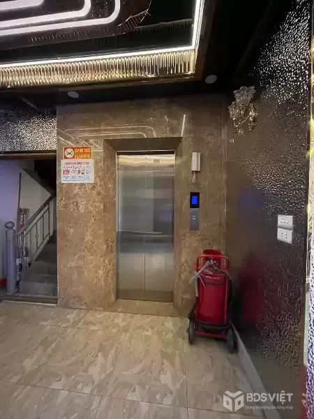 Chủ cần bán gấp Giảm 5 tỷ MP Trung Hoà CG 132m² 5T MT5.6m Thang máy KD sầm uất 82 tỷ
