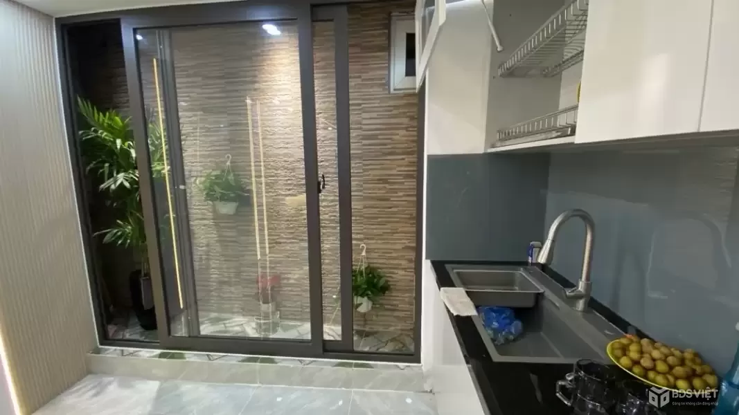 ĐÊ LA THÀNH-DT 40M x 4 TẦNG-8,8 TỶ-30M RA PHỐ
