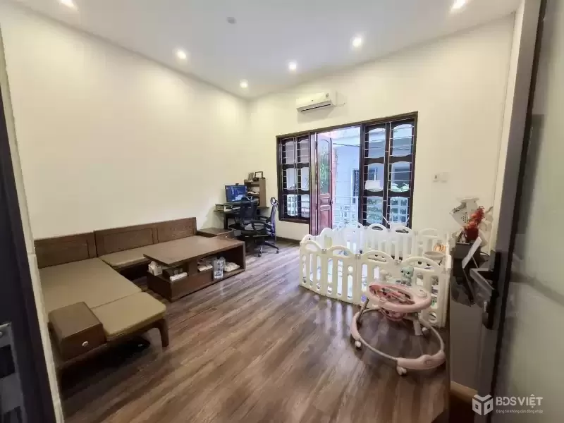 Nhà Trần Quốc Hoàn 60m2 x 4T x MT5m, PLô, ô tô, giá 21.8 tỷ