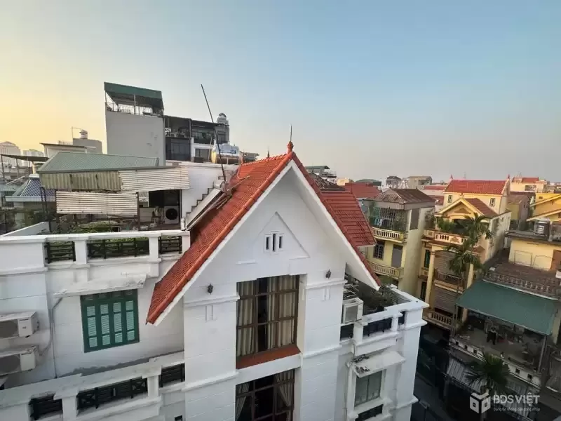 (Hiếm) Nghi Tàm nhà đẹp - thang máy - 2 mặt ngõ thông - thoáng vĩnh viễn - giá chỉ 18 tỷ.