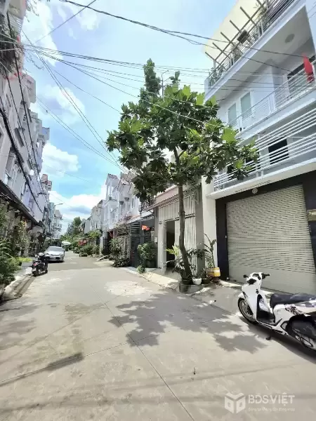 Bán Nhà Xe Hơi Vào Tận Nơi – Đường Trước Nhà 8m – Huỳnh Tấn Phát Nhà Bè
