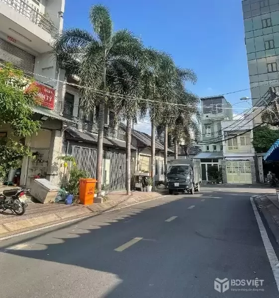 Bán nhà mặt tiền Dương Bá Cung, 30m2, sát khu Tên Lử, cho thuê 16tr/th - giá chỉ hơn 3 tỷ