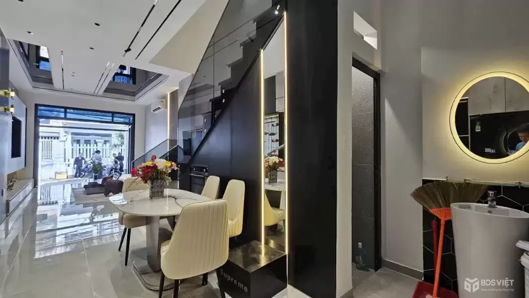 BÁN NHÀ PHỐ GÓC 2 MẶT TIỀN THOÁNG MÁT – HẺM 1422 HUỲNH TẤN PHÁT, QUẬN 7 ,