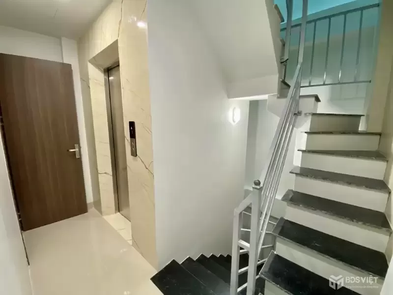 HOÀNG QUỐC VIỆT-DT40M x 6 TẦNG THANG MÁY-10,8 TỶ-SAU QUY HOẠCH RA MẶT ĐƯỜNG