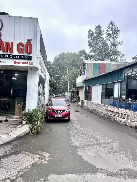 Siêu hiếm Lạc Long Quân MT 9,6m nhỉnh 250tr/m2,VH đá bóng, đối diện Lotte 270m2 tặng nhà 2 tầng