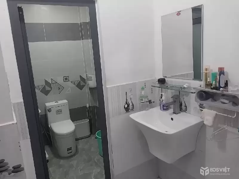Bán nhà 2 tầng mới đẹp - 45m2 (4x12) - Hẻm xe hơi thông - gần Kim Đồng - chỉ hơn 4 tỷ
