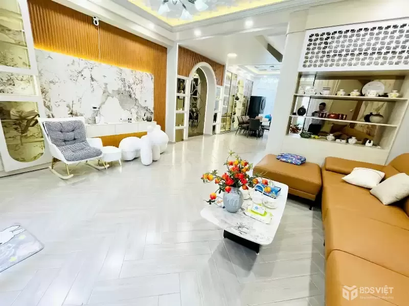 Bán Nhà Villa Ngang Lớn 5.5m - 83m² - Huỳnh Tấn Phát, P. Tân Phú, Q7 - 8.8 Tỷ
v