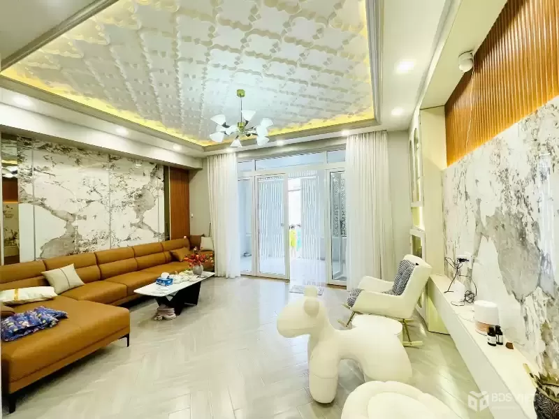 VILLA AN CƯ LẠC NGHIỆP TẠI QUẬN 7 - VUÔNG VỨC, NGANG LỚN HIẾM CÓ - 8.8 Tỷ