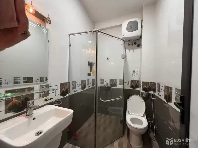 BÁN NHÀ BỒ ĐỀ LONG BIÊN Ô TÔ 7 CHỖ VÀO NHÀ
