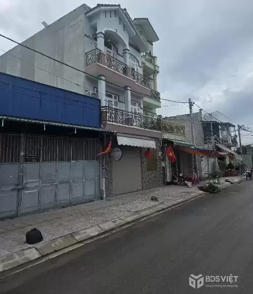 Bán nhà mặt tiền đường 15m có lề, 67m2 (4x17), Ngay Nguyễn Quý Yên, giáp Q6, chỉ hơn 5 tỷ