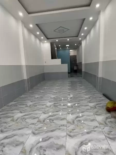 Bán nhà 3 tầng đẹp Thái Phiên, 44m2, gần Lạc Long Quân, Trung tâm Q11, chỉ hơn 5 tỷ
