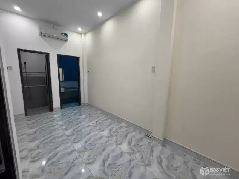 Bán nhà 3 tầng đẹp Thái Phiên, 44m2, gần Lạc Long Quân, Trung tâm Q11, chỉ hơn 5 tỷ