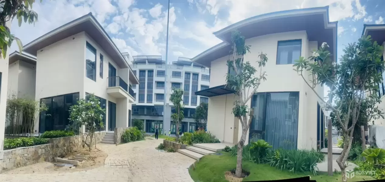 L'aurora Phu Yen Dự án nghỉ dưỡng 5* đầu tiên ở Phú Yên sở hữu vị trí đắc địa 4 mặt tiền đường sát biển.