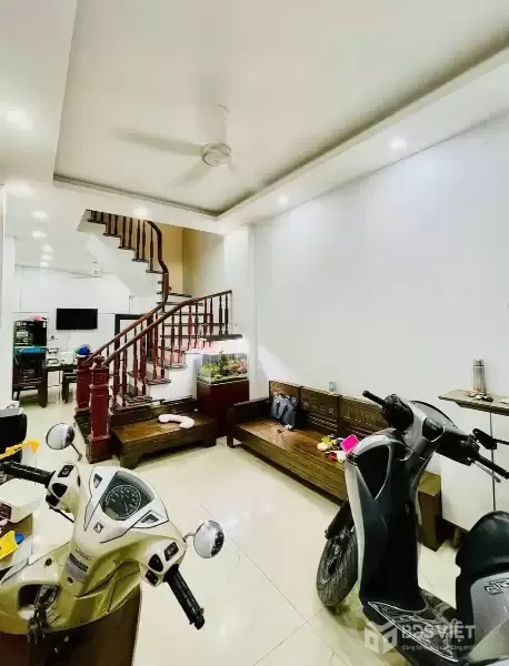 NHÀ ĐẸP Ở SƯỚNG PHỐ DỊCH VỌNG, NGÕ ĐẸP, GẦN Ô TÔ, GẦN PHỐ - 4T x 38M2, 8.35 TỶ