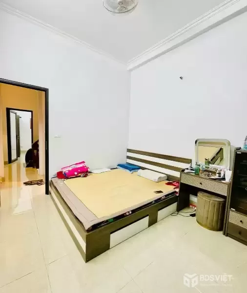 NHÀ ĐẸP Ở SƯỚNG PHỐ DỊCH VỌNG, NGÕ ĐẸP, GẦN Ô TÔ, GẦN PHỐ - 4T x 38M2, 8.35 TỶ