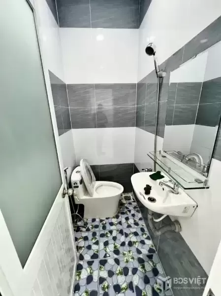 Bán nhà 2 tầng mới đẹp, 22m2 (3x8), Ngay Chiến Lược, sát Tên Lửa, chỉ hơn 1 tỷ