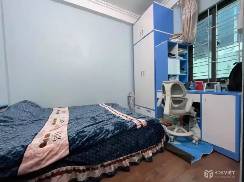 Bán nhà Thuỵ Phương 42m2, dân xây 5 tầng, có sân riêng để xe