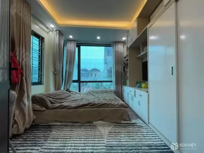 Bán nhà Thuỵ Phương 42m2, dân xây 5 tầng, có sân riêng để xe