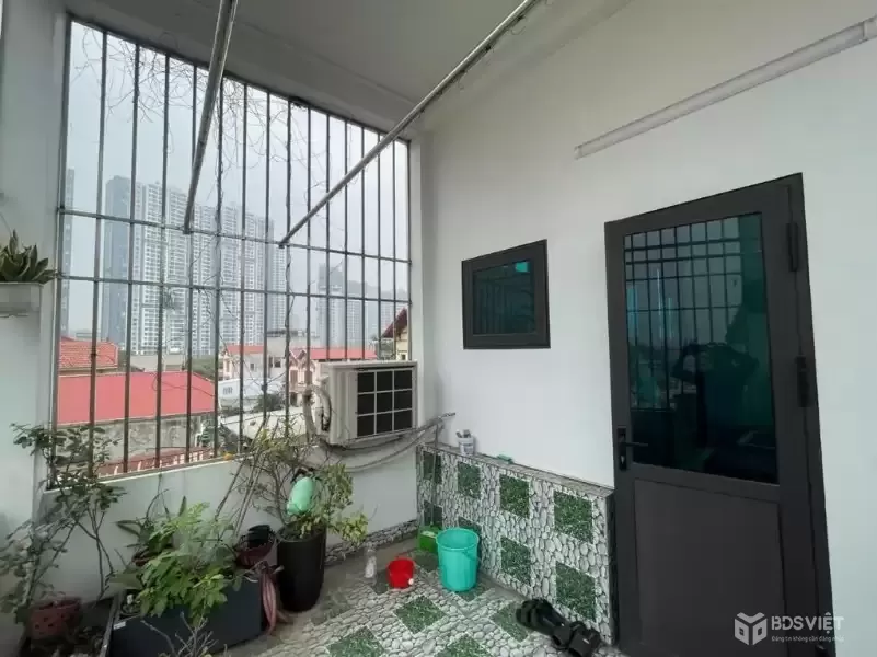Bán nhà Thuỵ Phương 42m2, dân xây 5 tầng, có sân riêng để xe