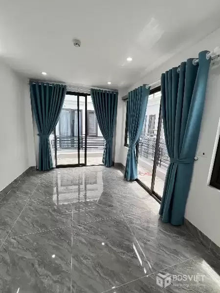HIẾM ! TRUNG KÍNH - NHÀ MỚI - NGAY TRUNG TÂM - AN SINH ĐỈNH - GẦN ĐƯỜNG LỚN - Ô TÔ GỬI NGAY CẠNH NHÀ 