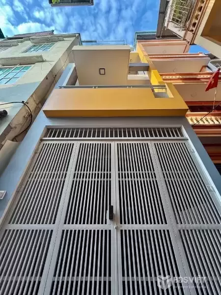 Bán nhà Hoàng Tăng Bí 37m2, dân xây 5 tầng, ô tô đỗ cửa chỉ 6 tỷ hơn