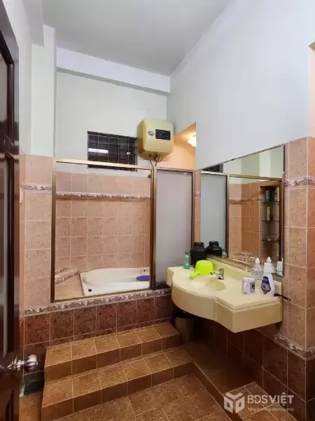 Bán nhà Đường Lũy Bán Bích - 85m2 (4.5 x 18.5)m - 4 Tầng - Hẻm xe tải 8m
