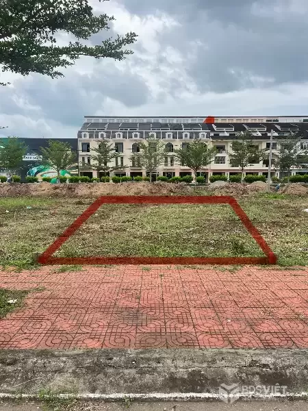Cần bán đất nền phân lô KDC, nền đẹp đối diện công viên, thổ cư 100% thanh khoản cao