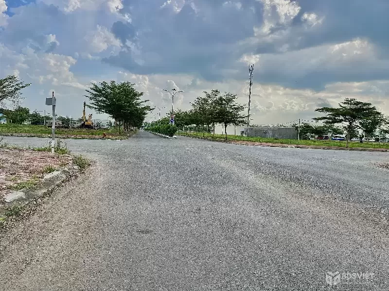 Cần bán đất nền phân lô KDC, nền đẹp đối diện công viên, thổ cư 100% thanh khoản cao 