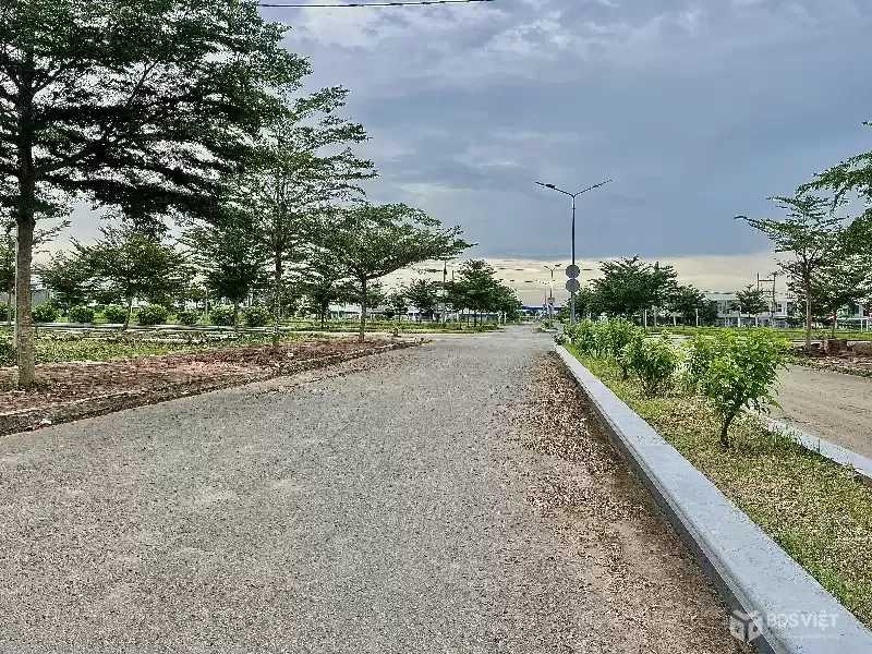 Cần bán đất nền phân lô KDC, nền đẹp đối diện công viên, thổ cư 100% thanh khoản cao 