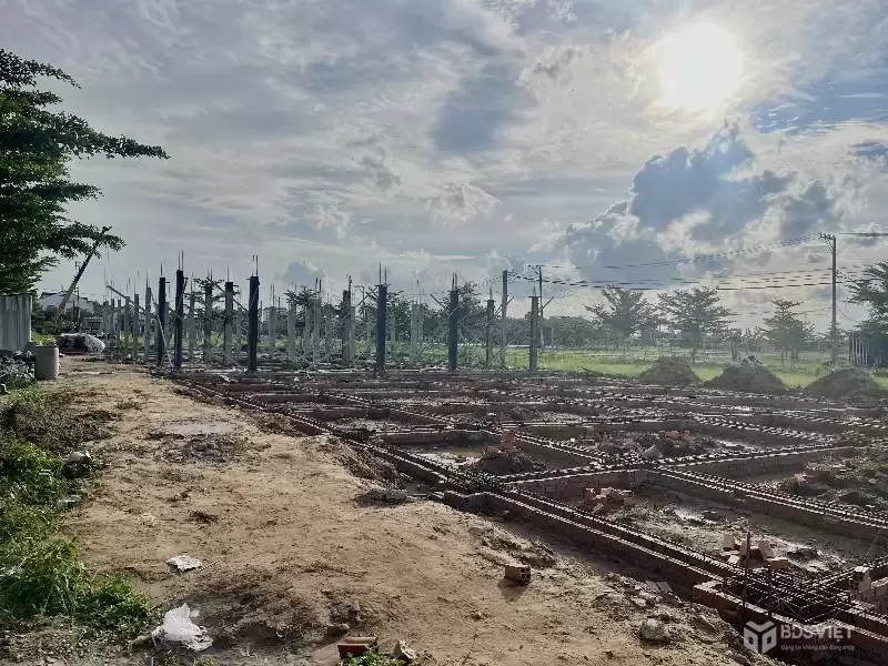 Cần bán nhà 1 trệt 1 lầu KDC đầu tư mới Đang phát triển, giá các căn góc rẻ như căn thường xây mới hoàn toàn