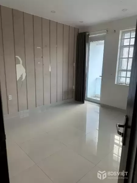 Cho thuê nhà 4 tầng mặt tiền trung tâm bàn cờ nha Trang.