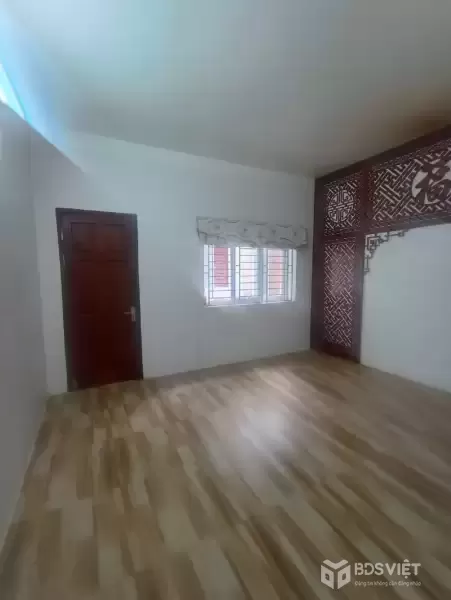 Hoàng Quốc Việt – 90m² – MT 5.6m – SÂN TRƯỚC – gần Công viên Nghĩa Tân – 21.5 tỷ